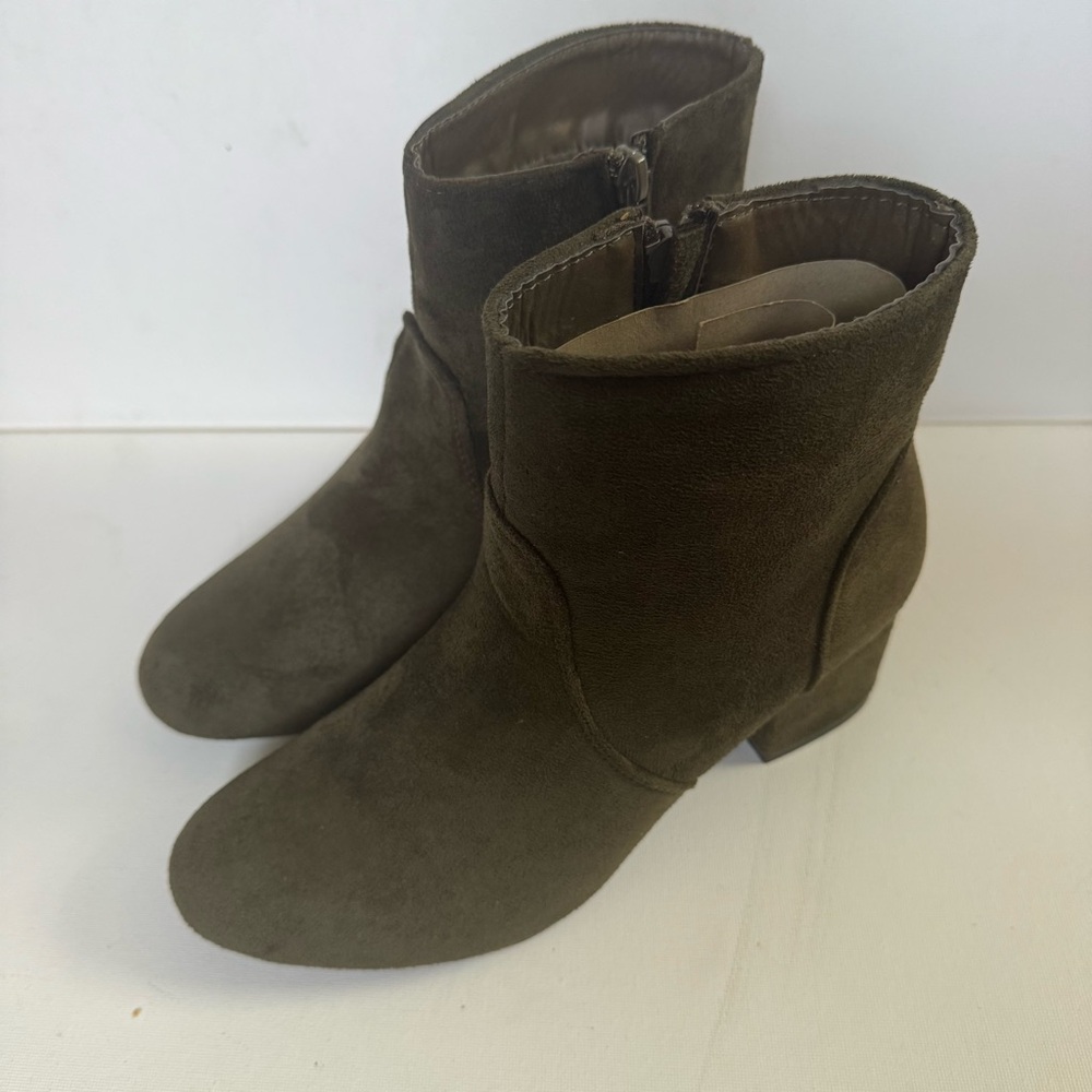 Elegant Olive Ankle Booties Size 8 - Picture 8 of 12